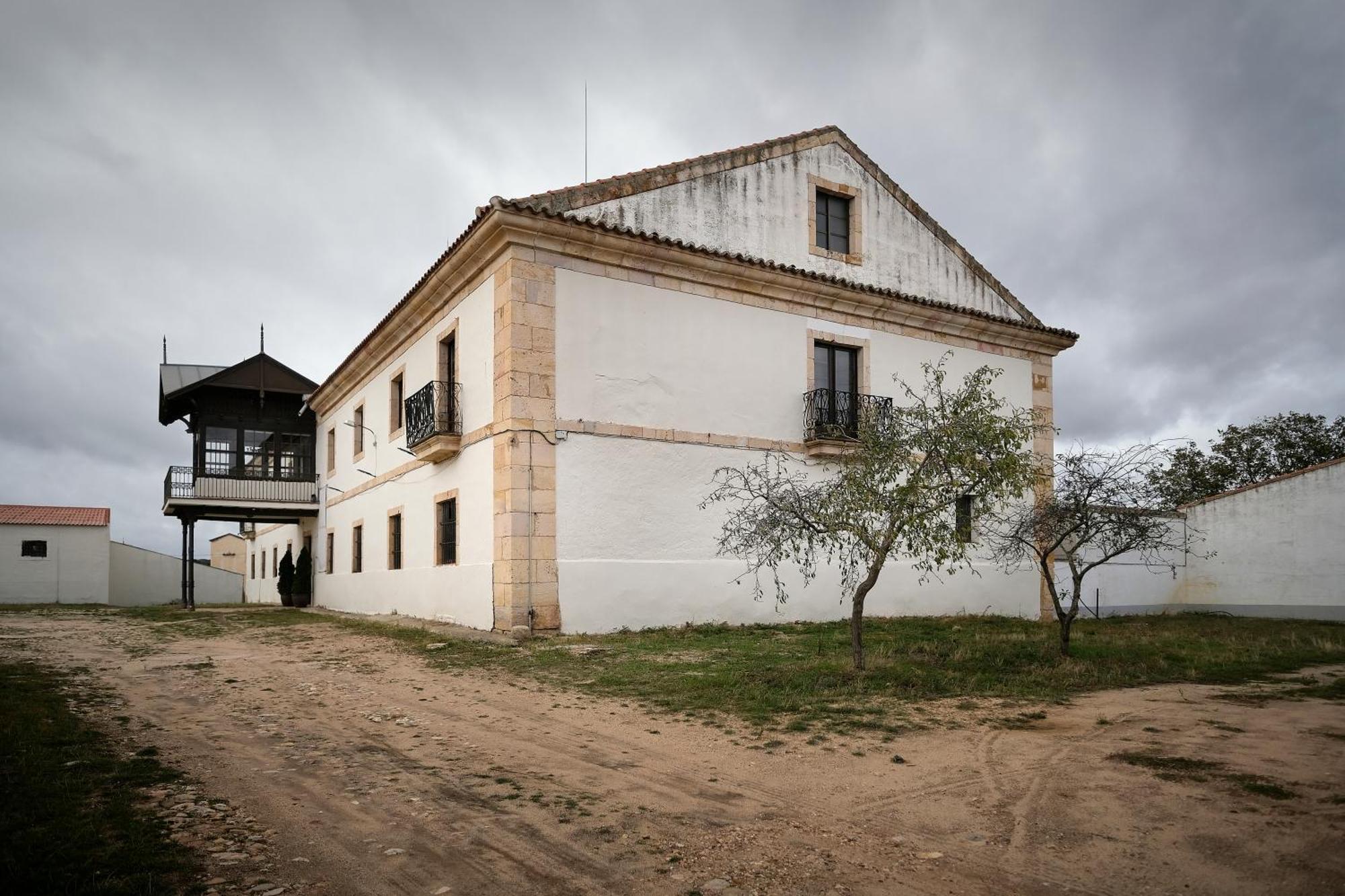 Casa Rural Palacio Conde De Aldana Con Piscina Entre Encinares Y Dehesas Terradillos Экстерьер фото